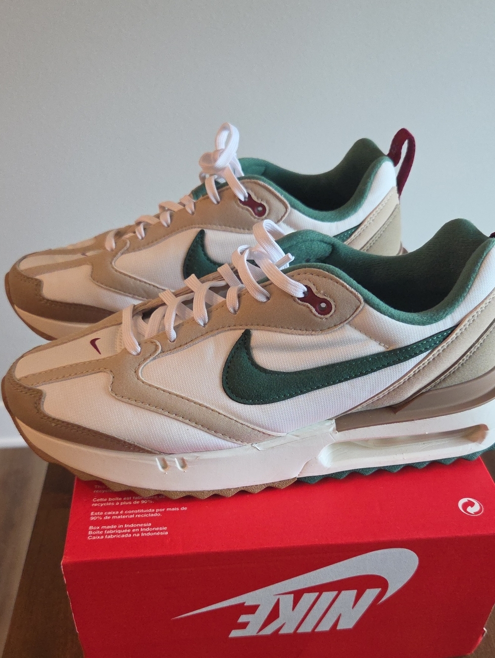 Nike Women’s Low-Top Sneakers in White, Beige & Green with Maroon Heel Tab